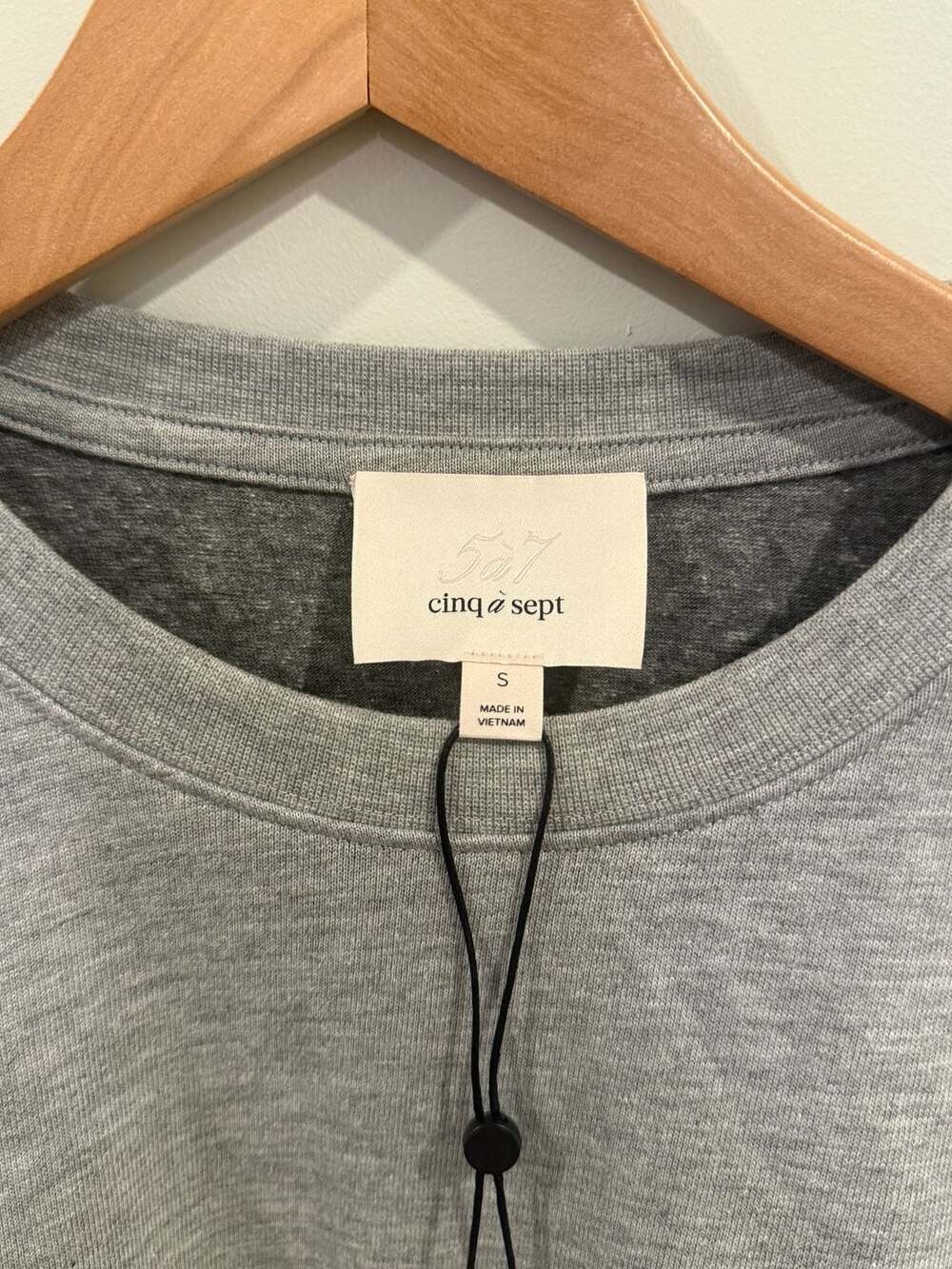 NWT Cinq à Sept Jane Ruffle-Sleeve Tee Gray Size S - Picture 4 of 5
